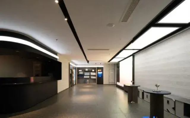 Suzhou Guanqian Street Chayuan Station Light Residence Hotel