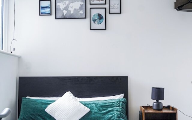 40percent off Monthly /2 Bedroom apt / City Centre