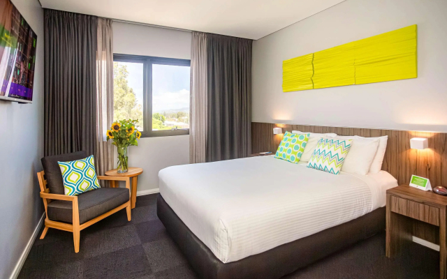 ibis Styles The Entrance