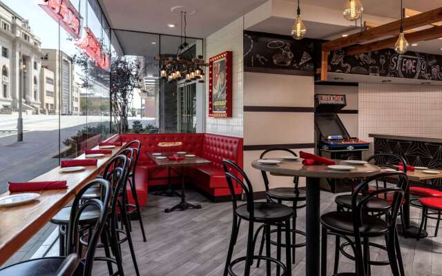 The Statler Dallas Curio Collection By Hilton