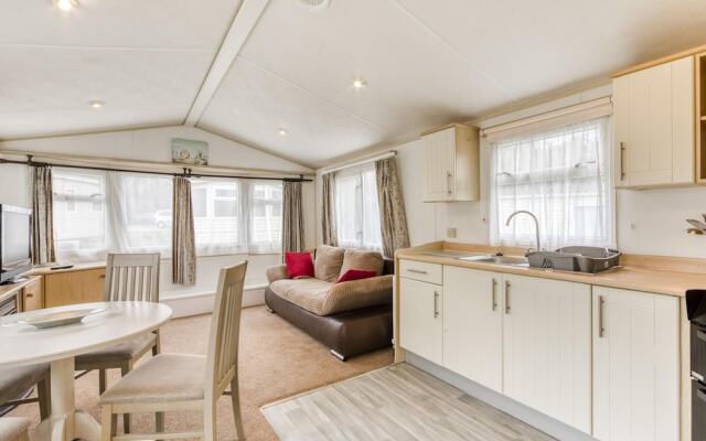 Serene Mobile Home in Hastings near Smugglers Adventure