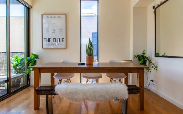 Trendy 2 Bedroom Townhouse In Melbournes Richmond