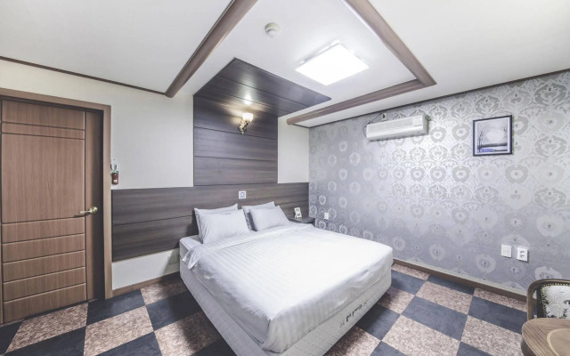 Hotel I-Zone