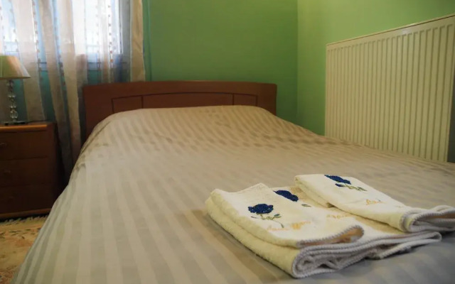 Charming Trikala Apartment With Garden & Central Heating