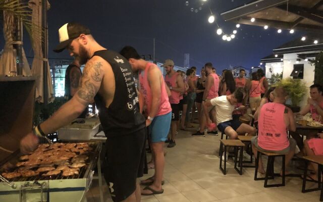 Bodega Phuket Party Hostel - Adults Only