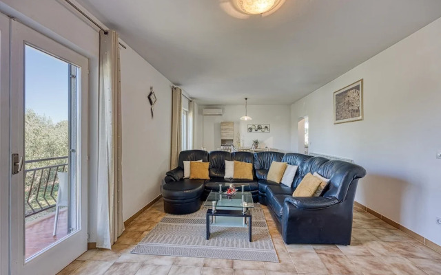 Pool House Lilly in Vi Njan