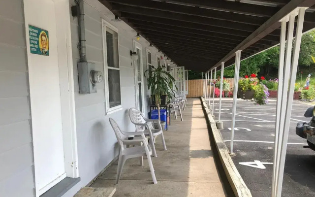 Oakwood Motel