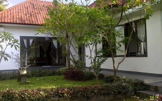 Lovina Villa Cinta