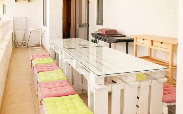 XL Central Home - Sleeps 10 people