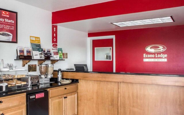 Econo Lodge University