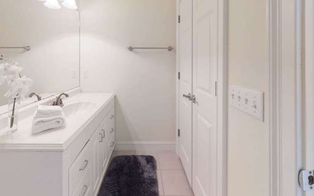 Palm Breeze 5 Bedroom Holiday Home