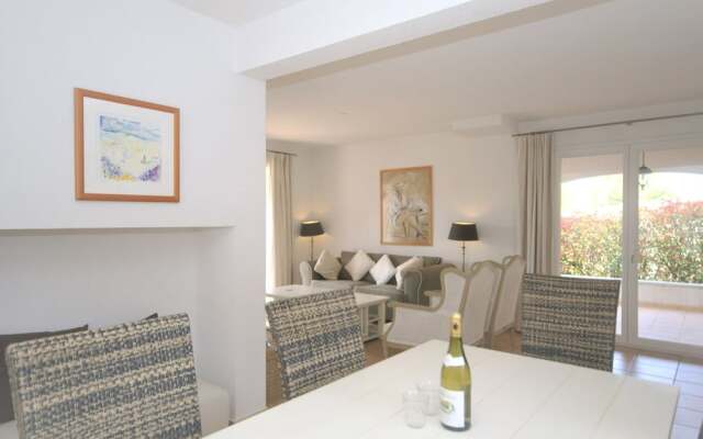 Modern Villa in Saumane-de-Vaucluse with Swimming Pool