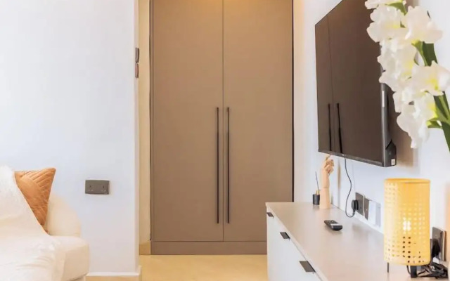 Lux Suites Studio City Apartments