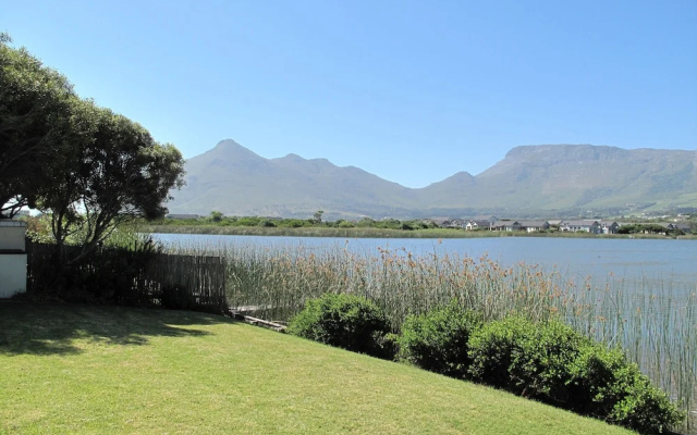 Stunning Cape Peninsula Holiday Villa With Pool