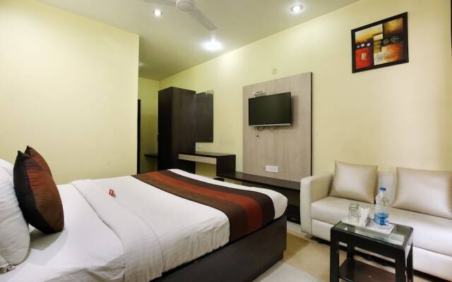 OYO 1673 Hotel MM Yellowuds