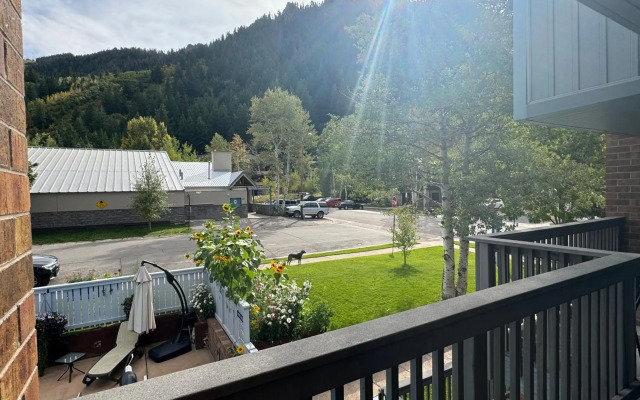 Shadow Mountain Lodge