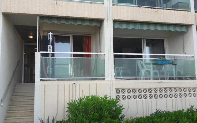 T3 Carnon, 1ère ligne 50m plage terrasse parking