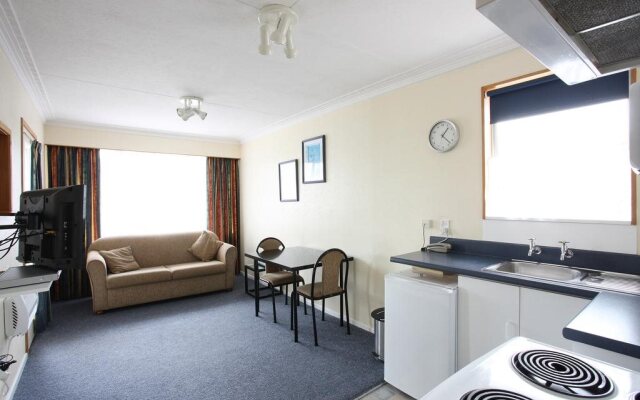 Queens Park Motels