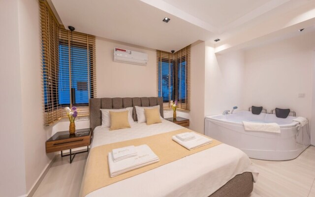 Luxury 4-bed Villa With Private Pool and Jacuzzi