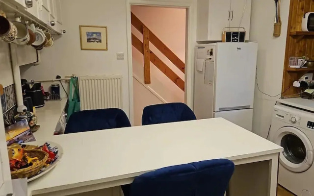 Mersea Island Retreat - 4 Bedroom House