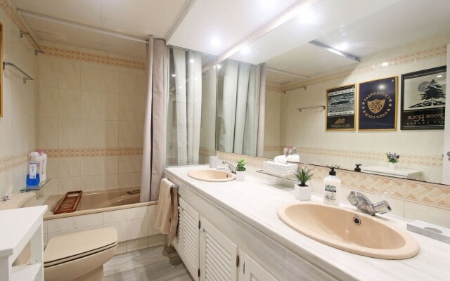 1155 Beachfront 3 Apartments 70 Mtr Golden Beach 7Bedroom 3Pool