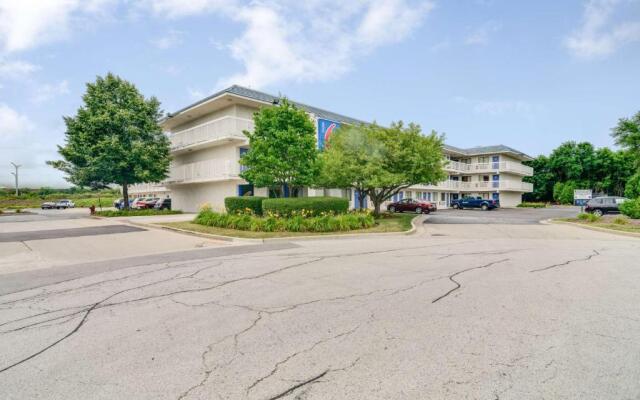 Motel 6 Rolling Meadows, IL - Chicago Northwest