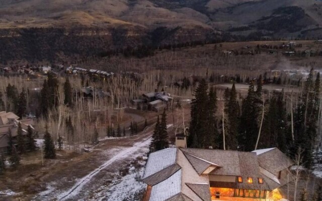 Slopeside Villa by Exceptional Stays