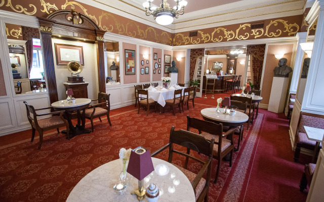 Grand Hotel
