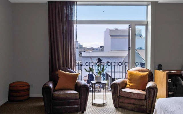 King and Queen Hotel Suites