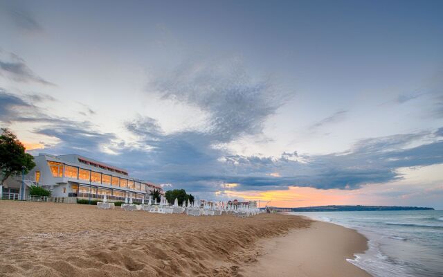 AluaSun Helios Beach – All Inclusive