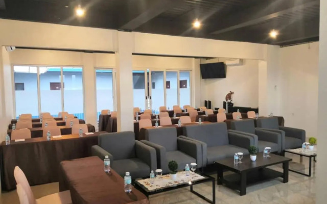 Grand Mahoni Hotel