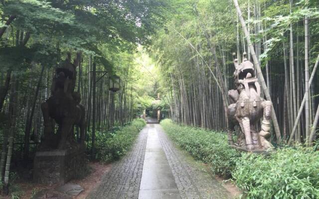 Hangzhou Yunqi Fan Path Blue b&B