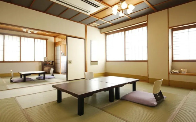 Yamashiro Onsen Ryokan Tatami