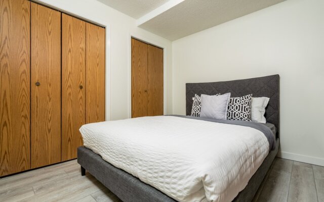Fully RENOVATED Studio | Ski In/Out: Closest Condo to Lift | Pool & Hot Tubs