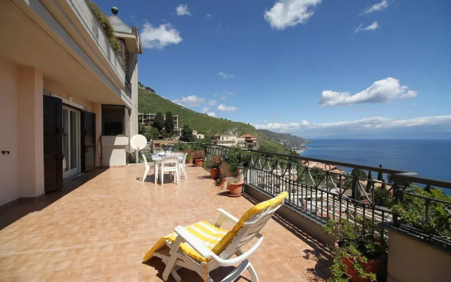 Fontana Vecchia Seaview Apartment