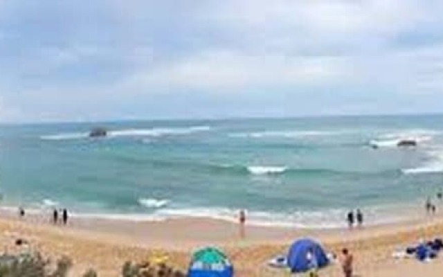 Home Near Shops & Beach