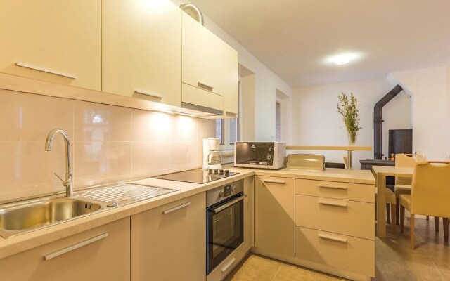Amazing Home in Bratulici With Wifi and 2 Bedrooms