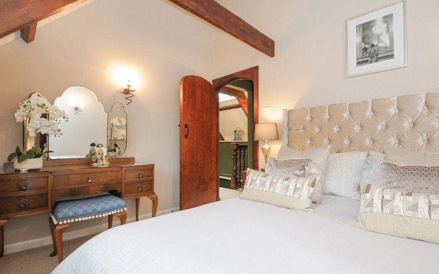 The Old Manor Apartment