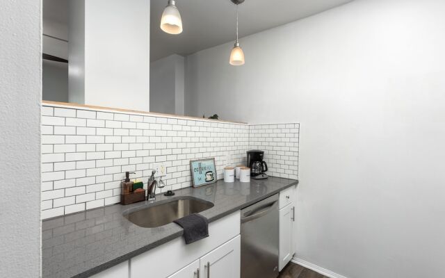 Apts at S 8th by NamaStay