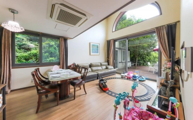Yangpyeong Weekly Kids Pool Villa