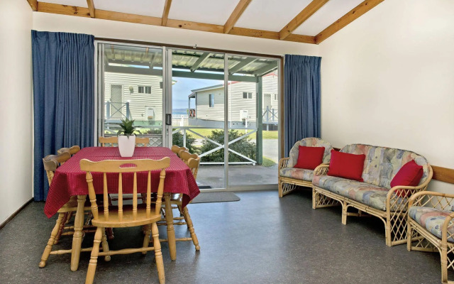 Acclaim Rose Gardens Beachside Holiday Park