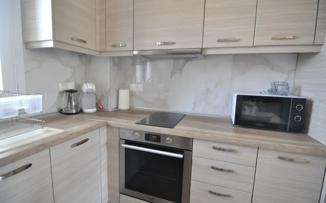 Zennova 60 Nikiti Family Apt