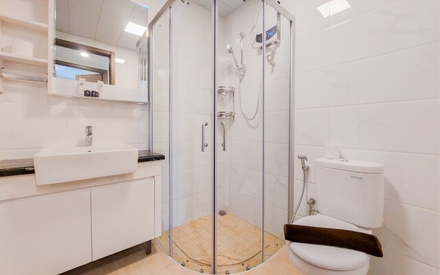 Homey And Spacious 3Br Sky House Bsd Apartment