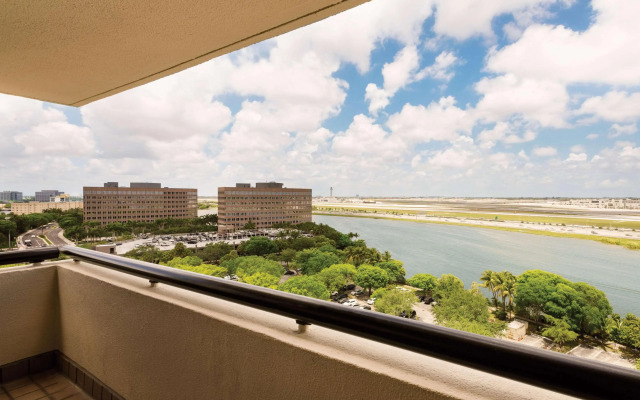 Hilton Miami Airport Blue Lagoon