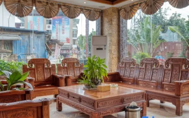 Xishuangbanna Jinghong Weihong Grand Hotel (Airport)