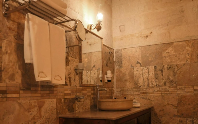 Maccan Cave Hotel