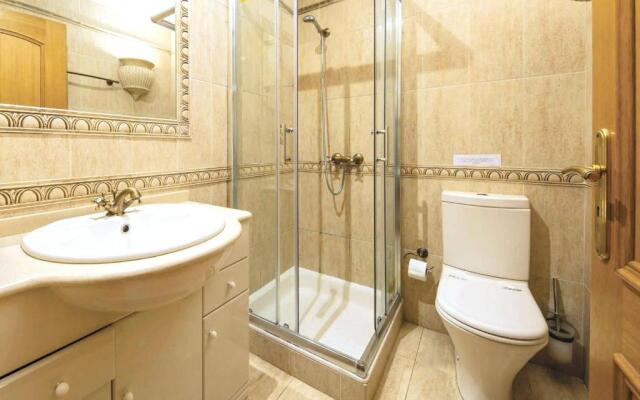 A Stylish Villa With a Private Pool, Short Drive From the Centre, Free AC & Wifi