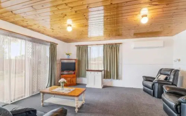 Kellraine Beach Cottages