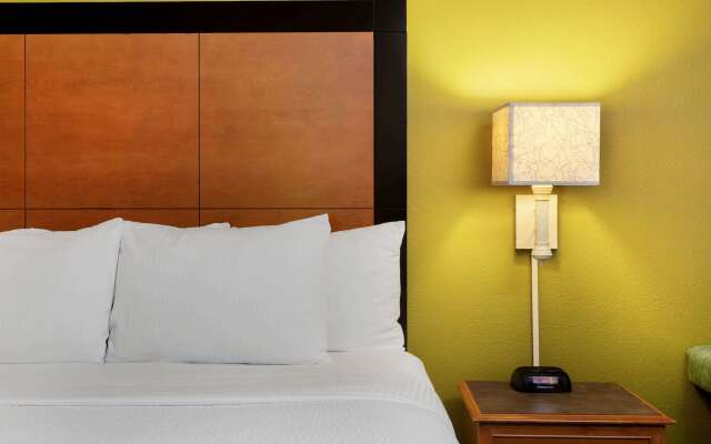 La Quinta Inn & Suites by Wyndham St. Pete-Clearwater Airpt