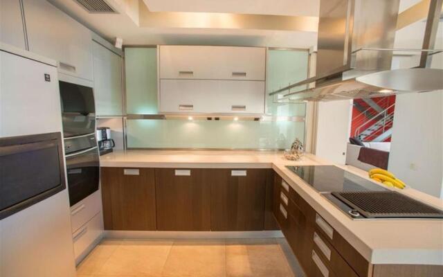 Luxury Villa Beachfront 5 Bedrooms 10-12 Persons